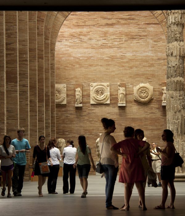 MUSEO TURISTAS